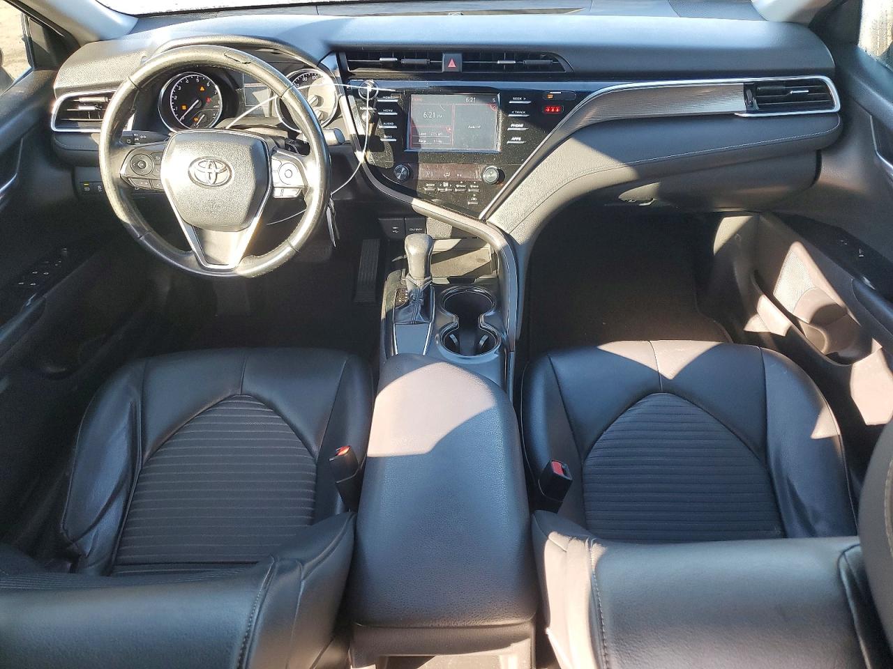 2018 TOYOTA CAMRY photo 8