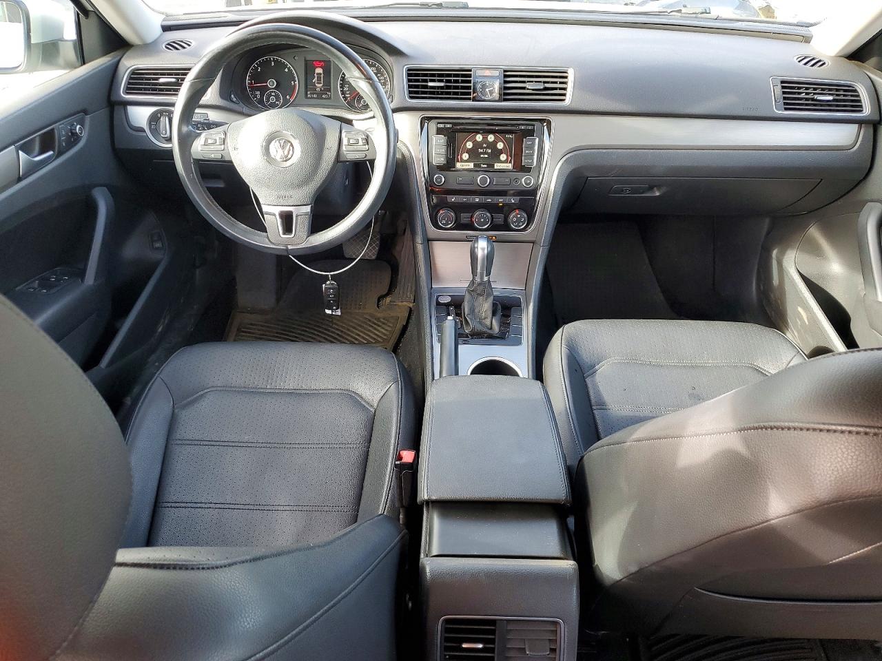 2015 VOLKSWAGEN PASSAT SE photo 22