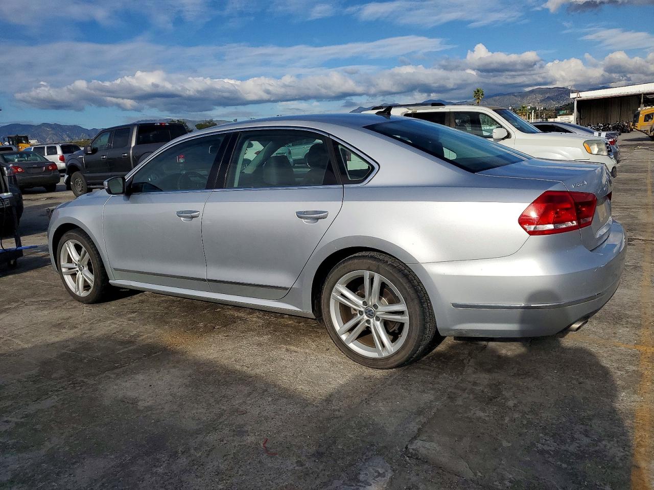 2015 VOLKSWAGEN PASSAT SE photo 4