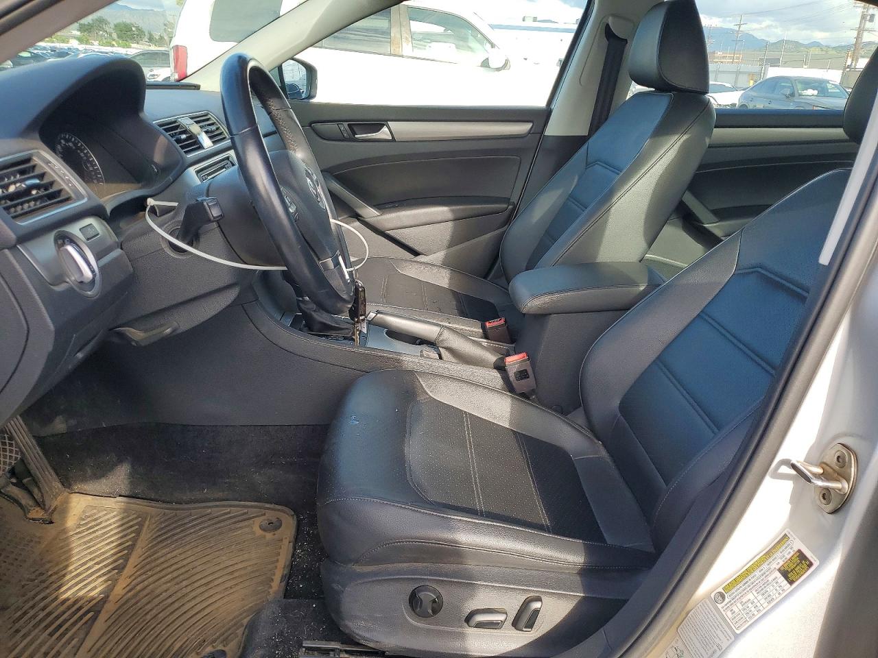 2015 VOLKSWAGEN PASSAT SE photo 19