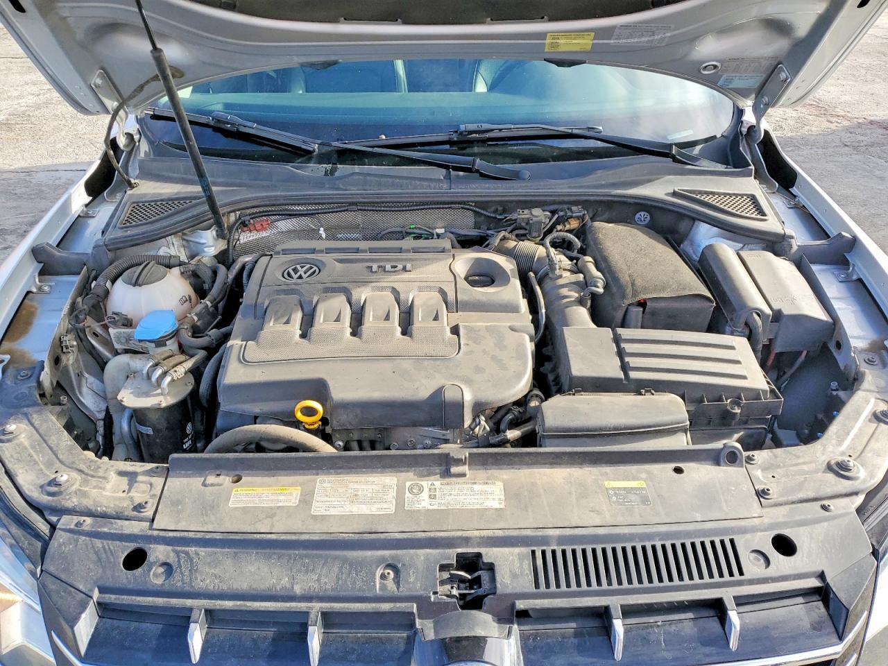 2015 VOLKSWAGEN PASSAT SE photo 31