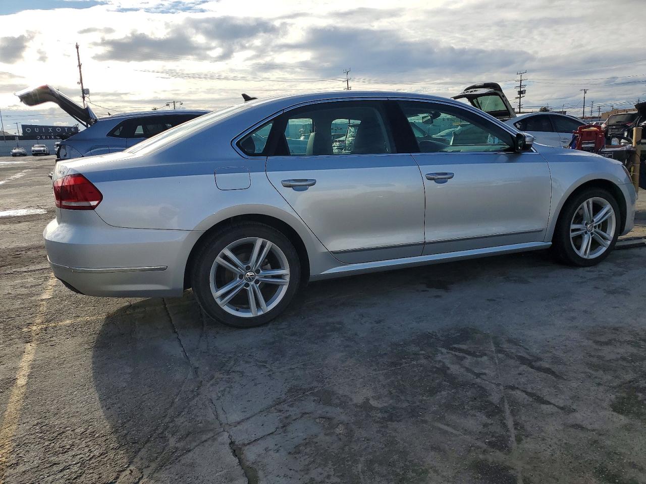 2015 VOLKSWAGEN PASSAT SE photo 7