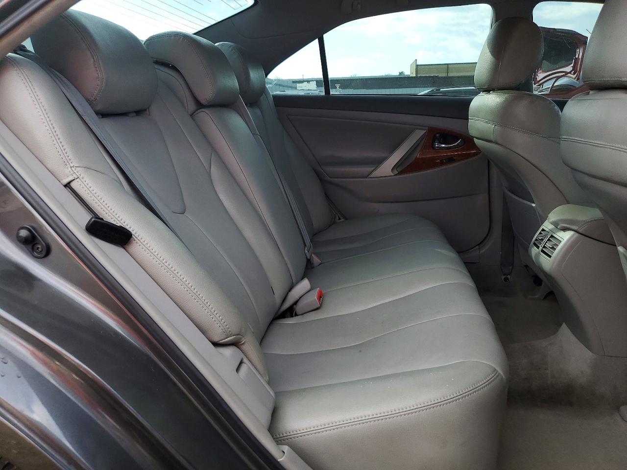 2011 TOYOTA CAMRY BASE photo 10