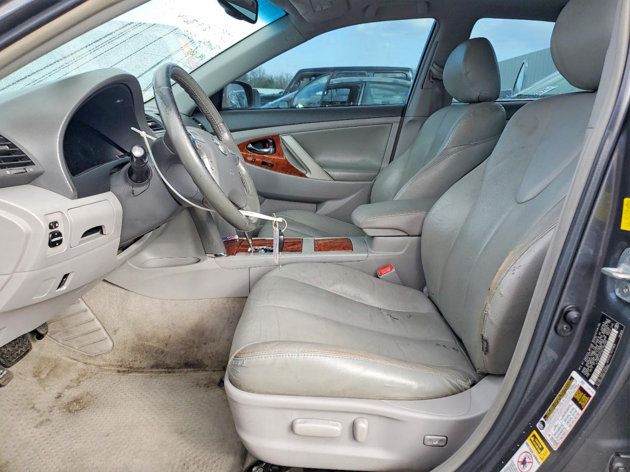 2011 TOYOTA CAMRY BASE photo 7