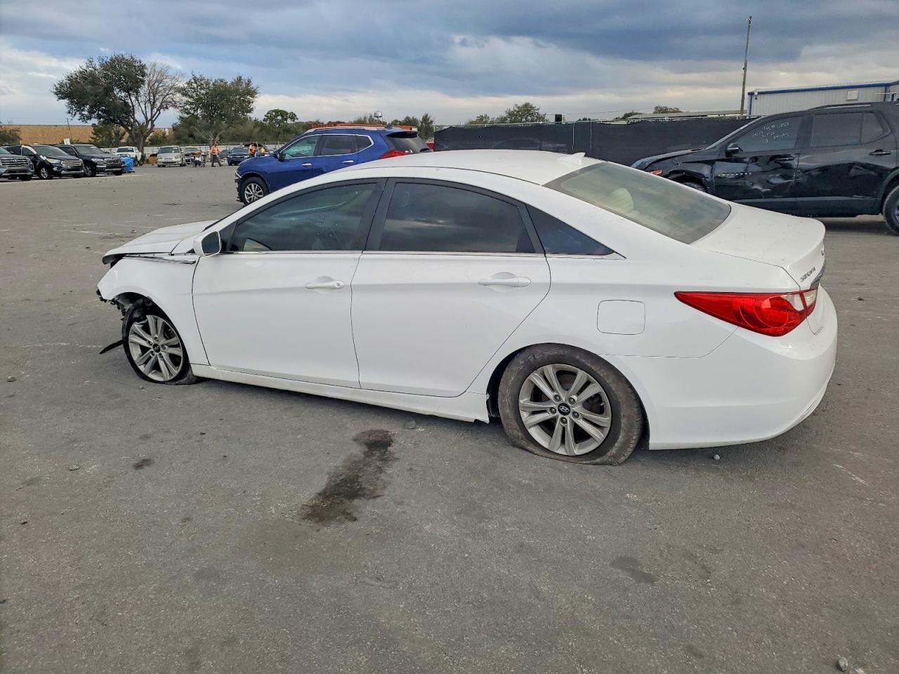 2012 HYUNDAI SONATA GLS photo 2