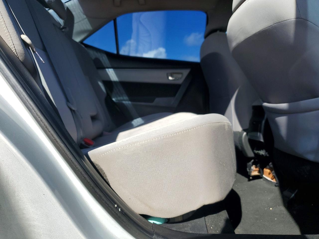 2015 TOYOTA COROLLA L photo 10