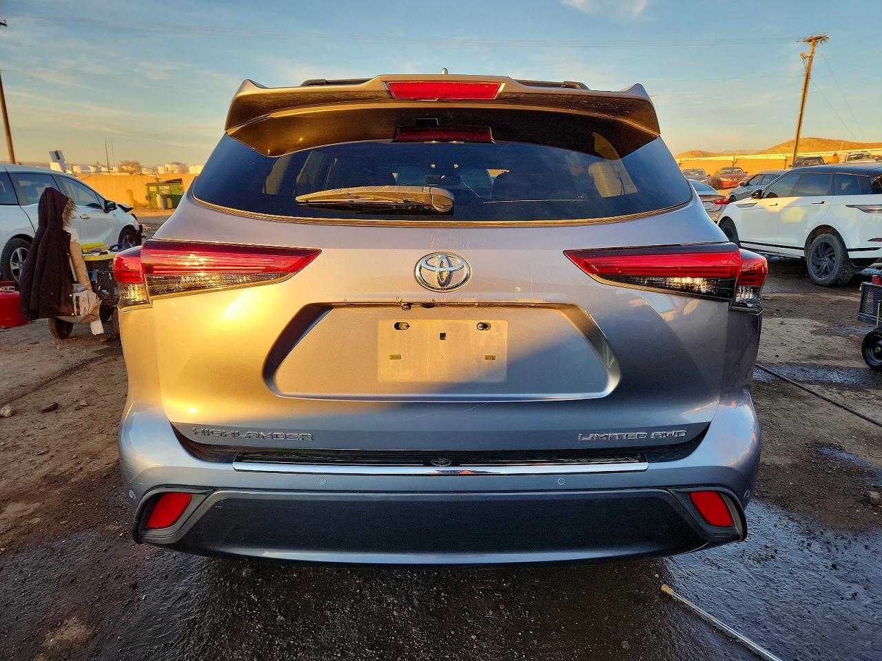 2020 TOYOTA HIGHLANDER LIMITED photo 6