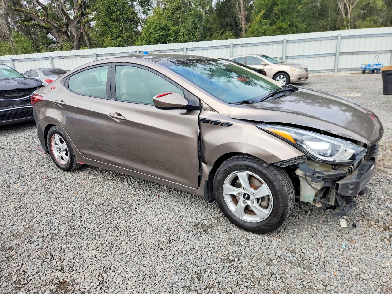 2015 HYUNDAI ELANTRA SE photo 4