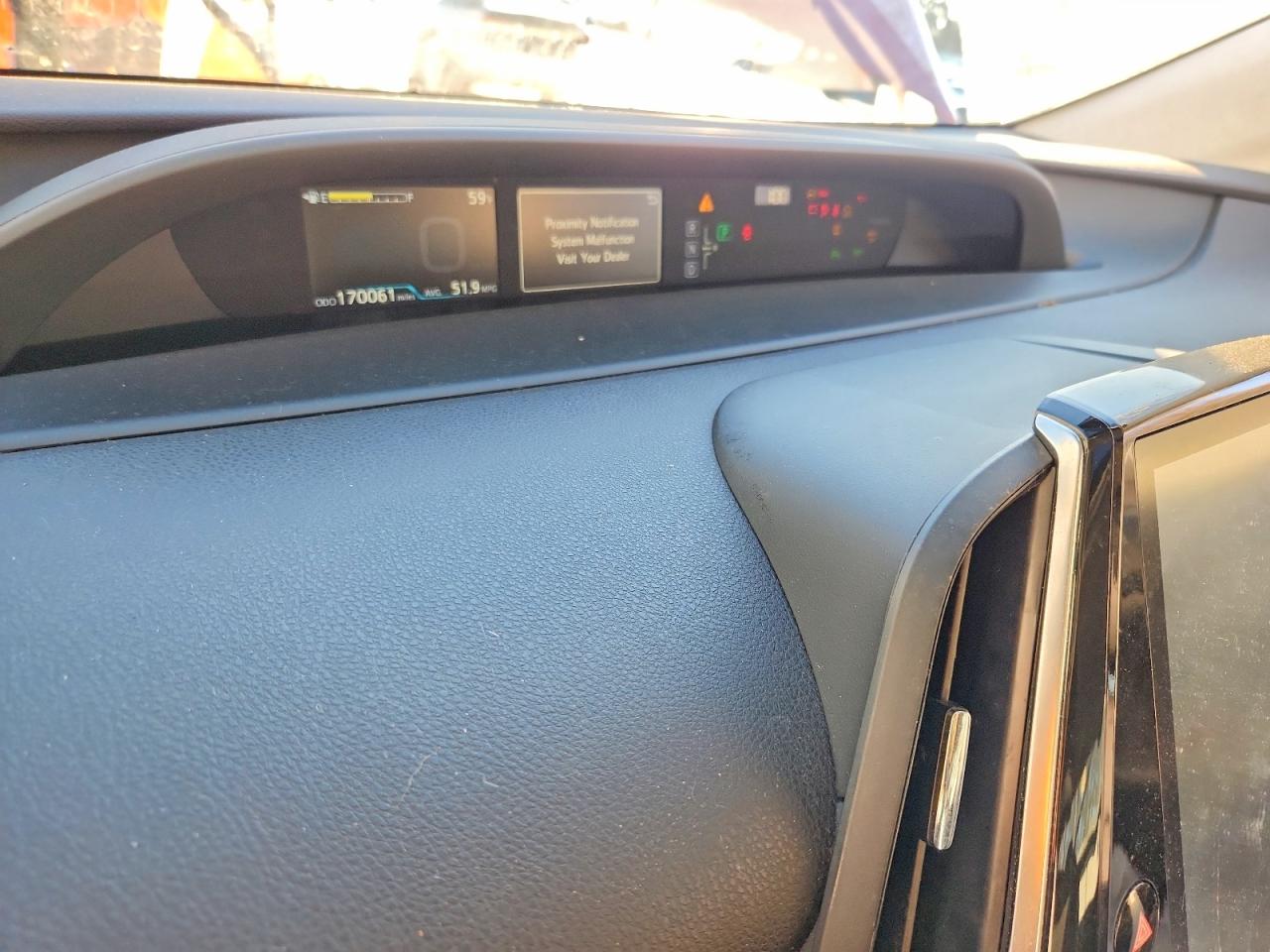 2018 TOYOTA PRIUS photo 9