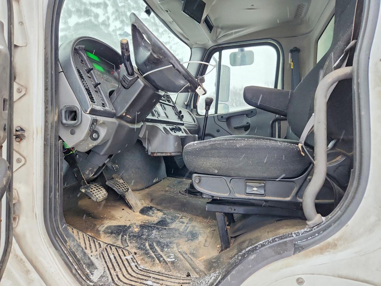 2017 FREIGHTLINER BUSINESS CLASS M2 BOX TRUCK photo 7