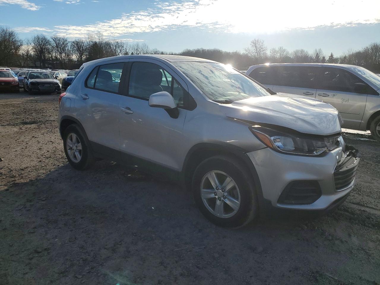 2019 CHEVROLET TRAX LS photo 4