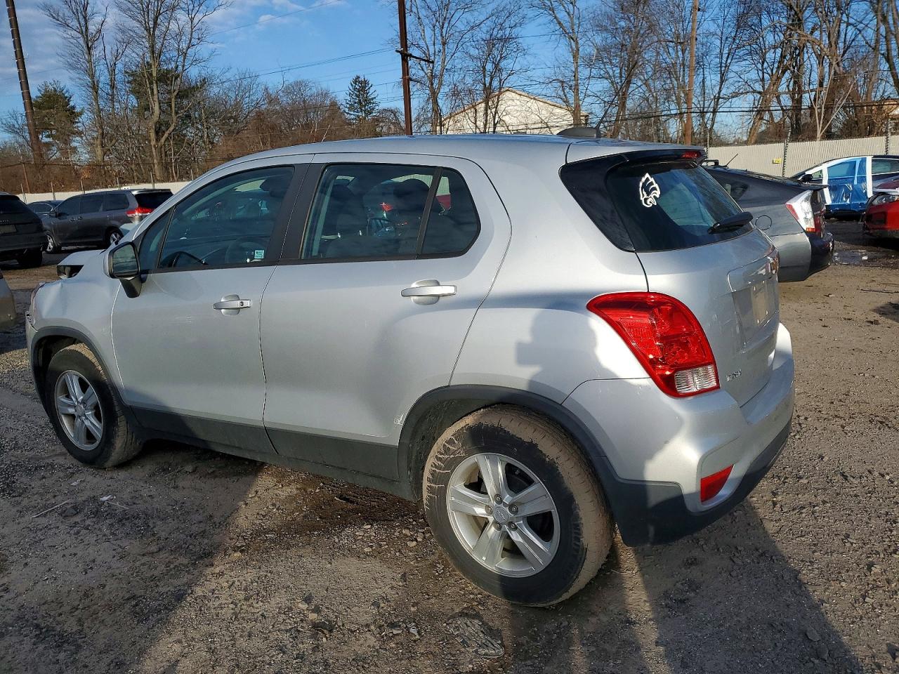 2019 CHEVROLET TRAX LS photo 2