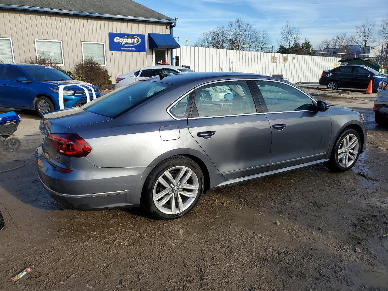 2017 VOLKSWAGEN PASSAT SE photo 3