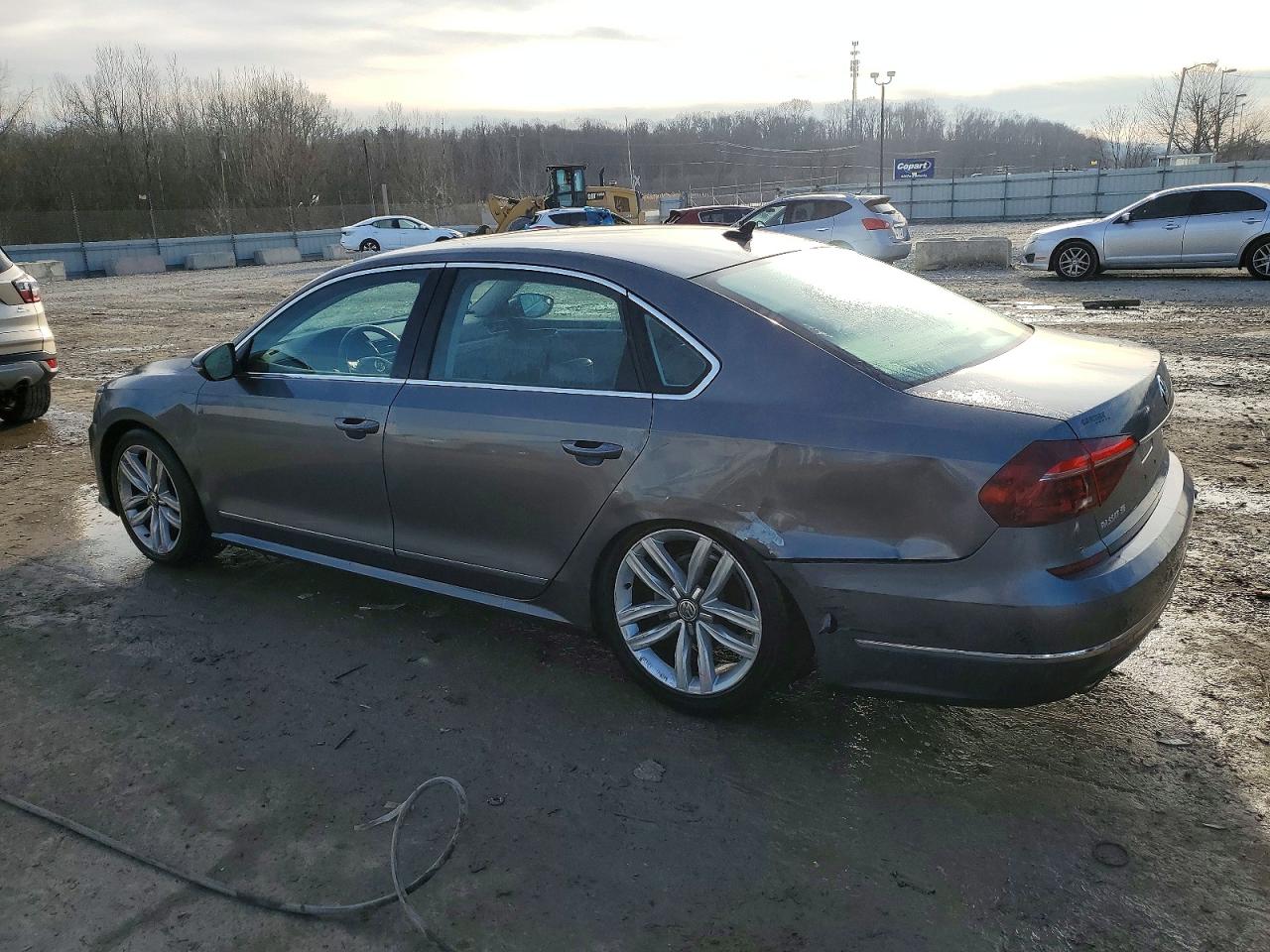2017 VOLKSWAGEN PASSAT SE photo 2