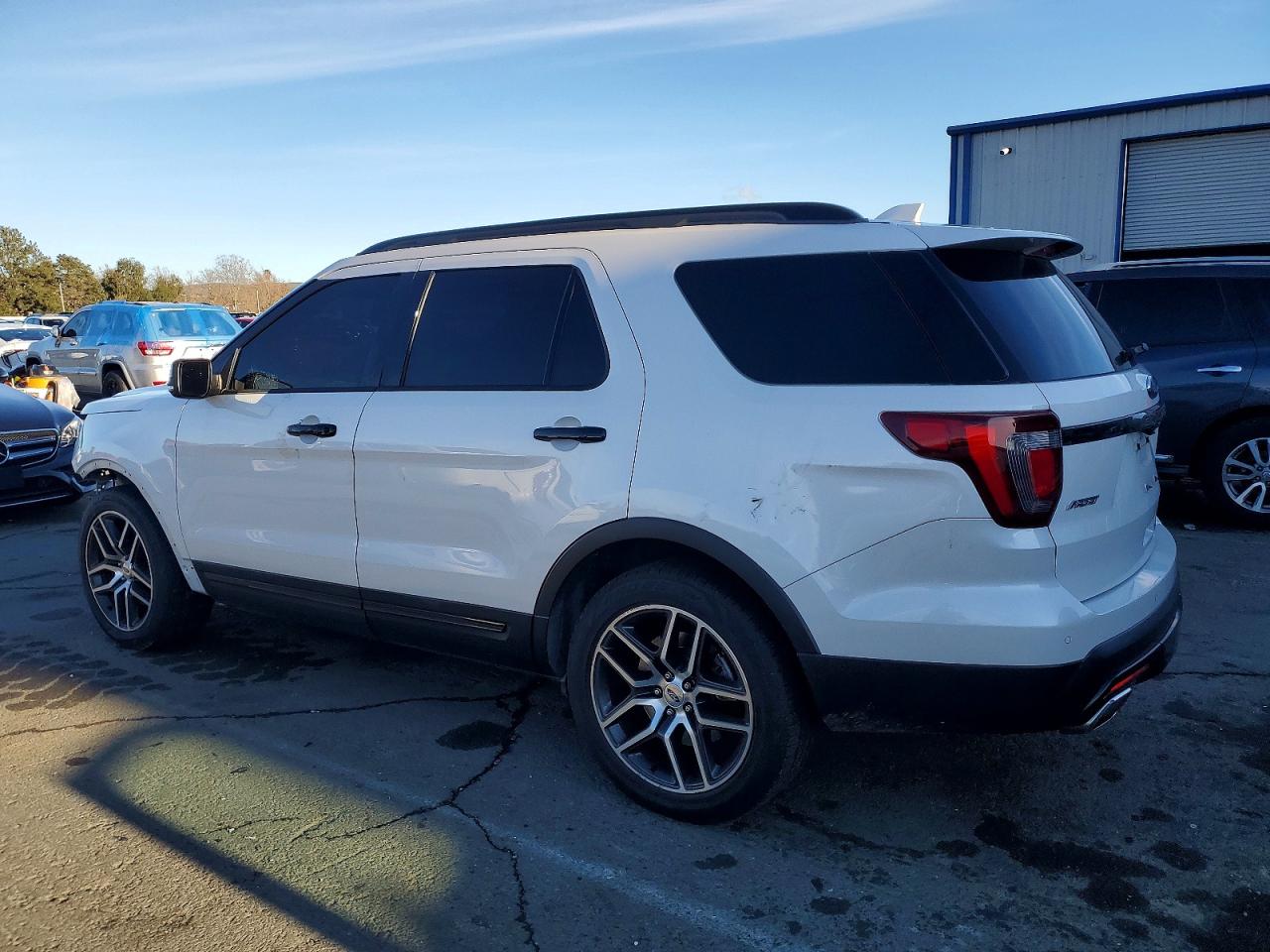2017 FORD EXPLORER SPORT photo 2