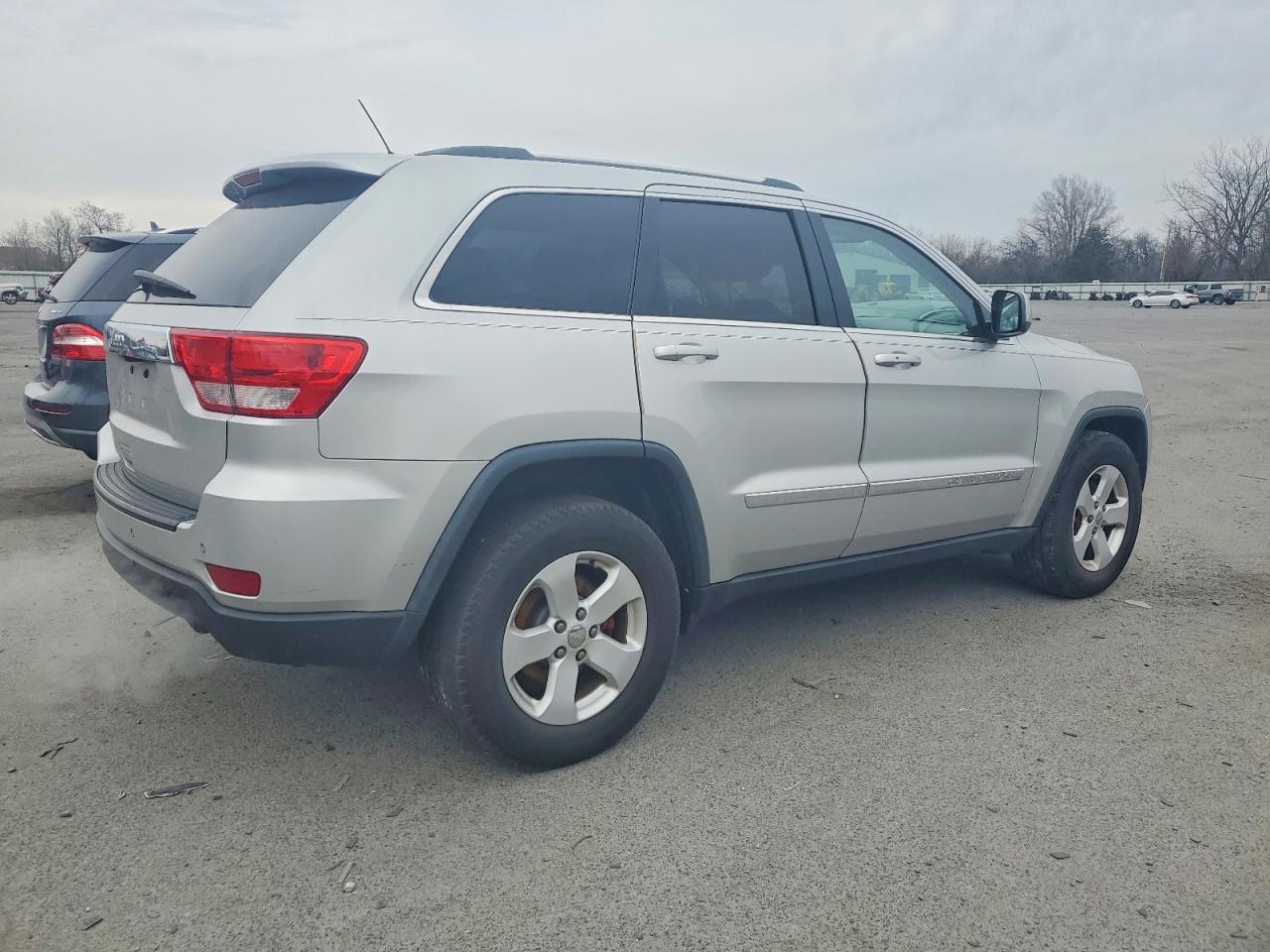 2012 JEEP GRAND CHEROKEE LAREDO photo 3
