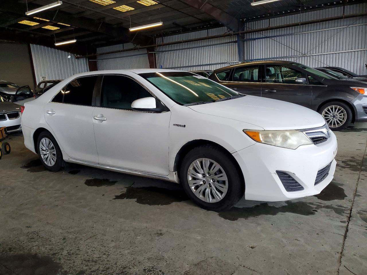2013 TOYOTA CAMRY HYBRID photo 4