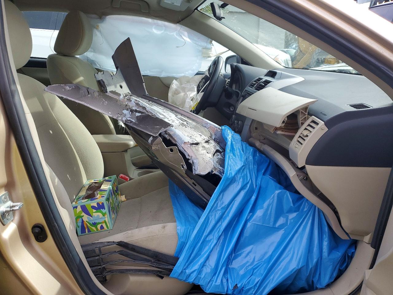 2013 TOYOTA COROLLA BASE photo 7