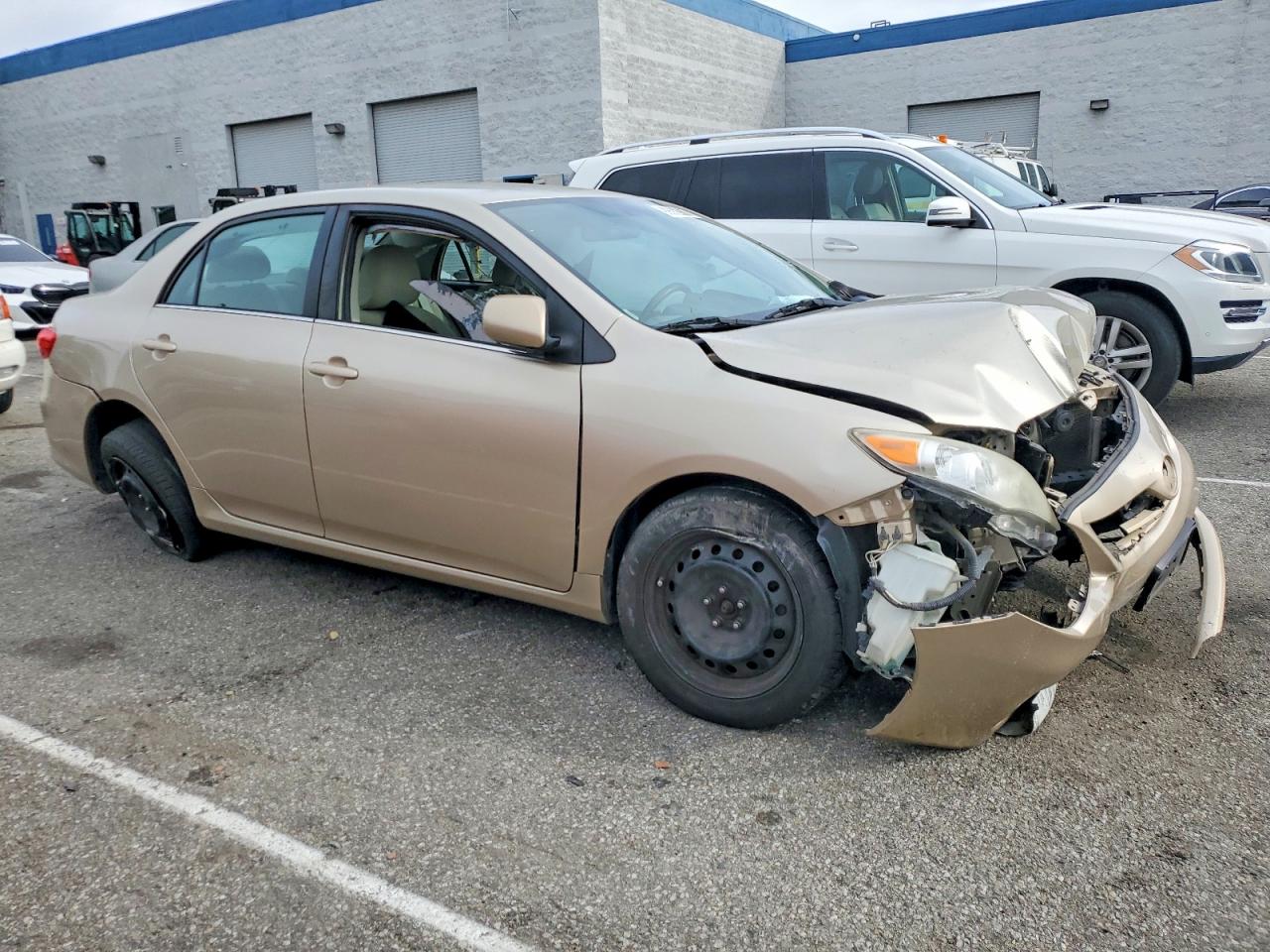 2013 TOYOTA COROLLA BASE photo 4