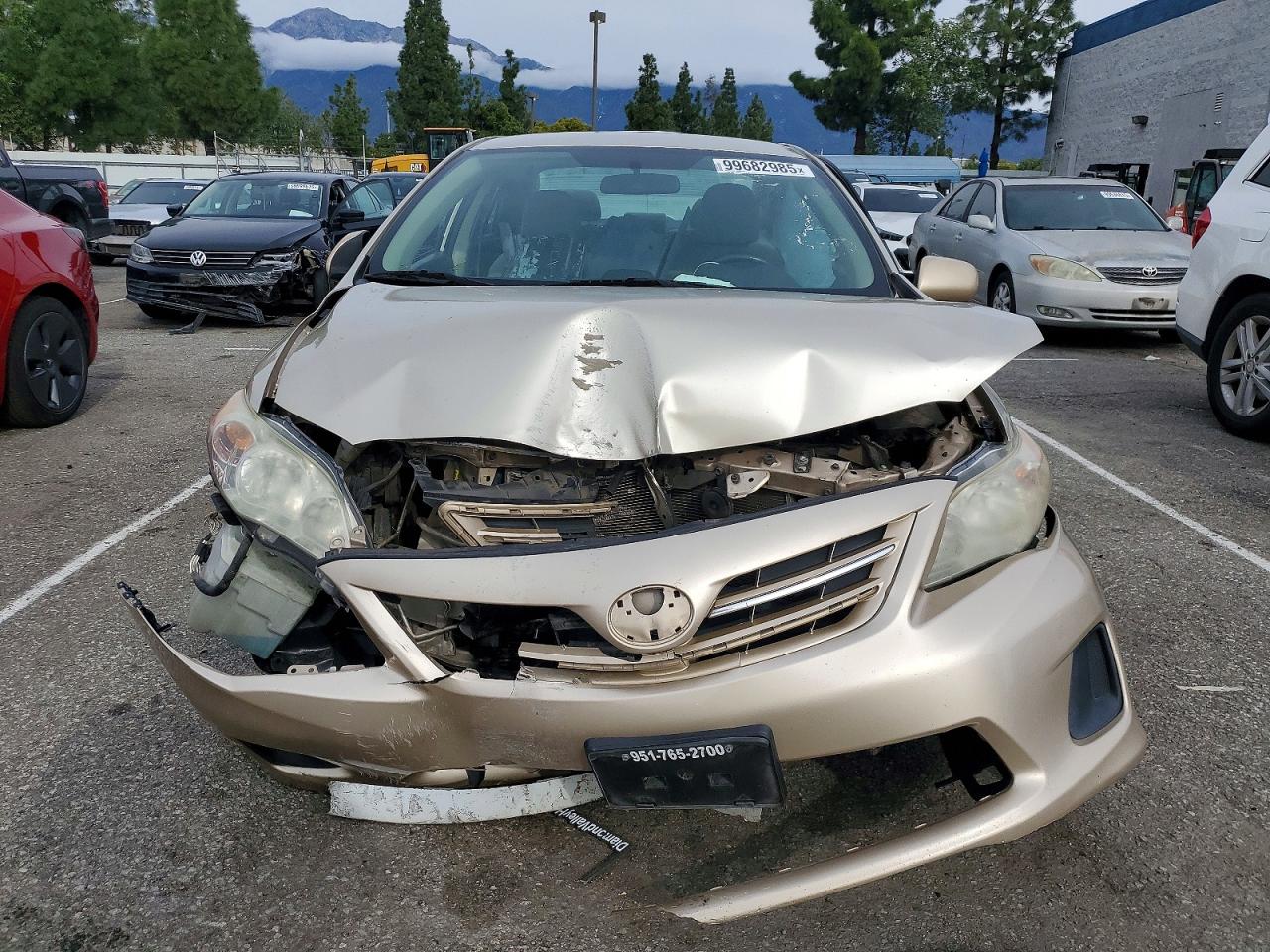 2013 TOYOTA COROLLA BASE photo 5