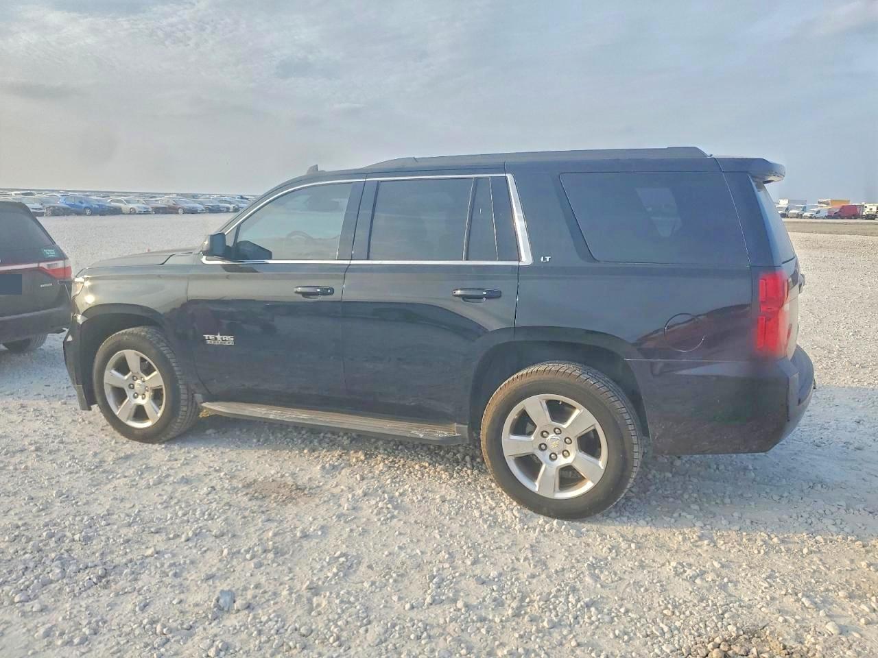 2016 CHEVROLET TAHOE C1500 LT photo 2