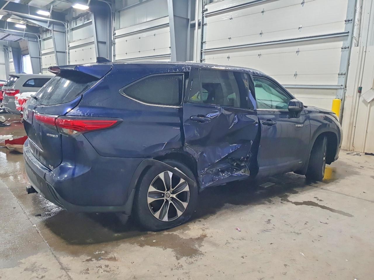 2021 TOYOTA HIGHLANDER HYBRID XLE photo 3