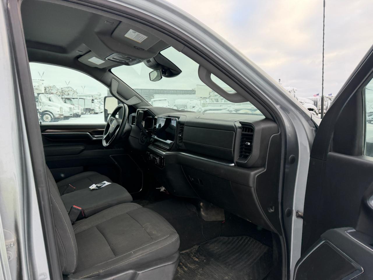 2024 CHEVROLET SILVERADO K3500 LT photo 9