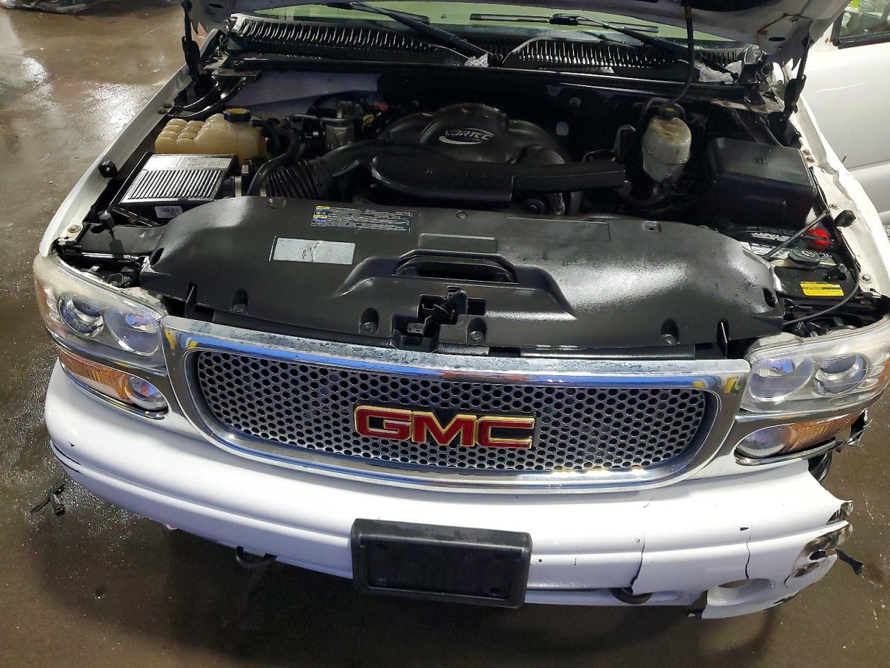 2004 GMC YUKON DENALI photo 12