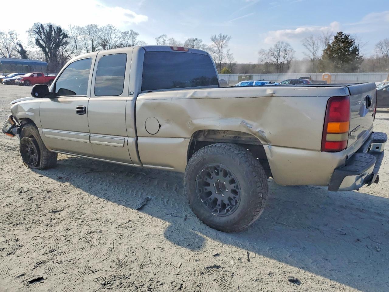 2003 CHEVROLET SILVERADO C1500 photo 2