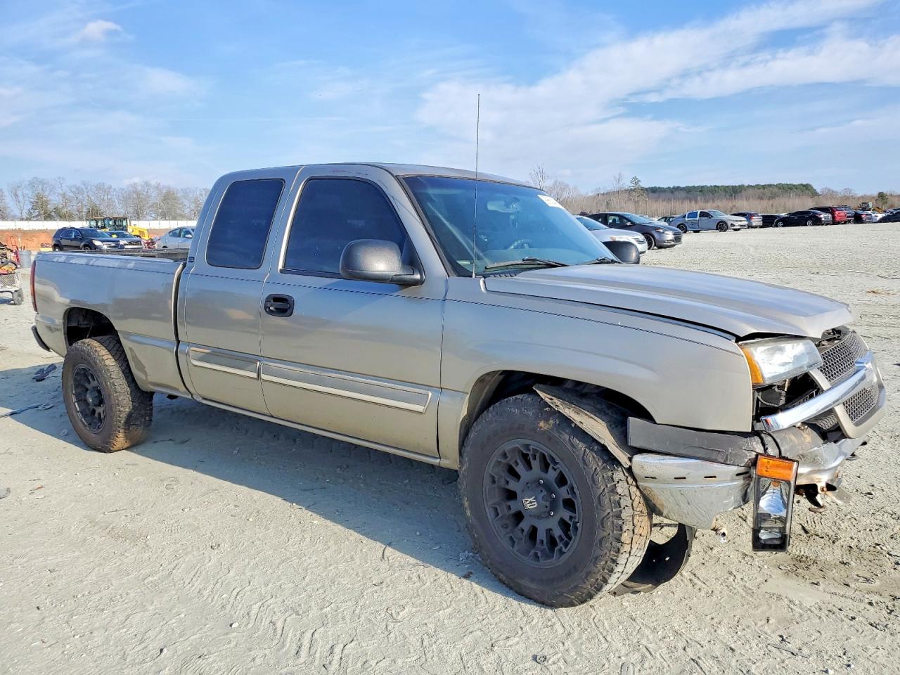 2003 CHEVROLET SILVERADO C1500 photo 4