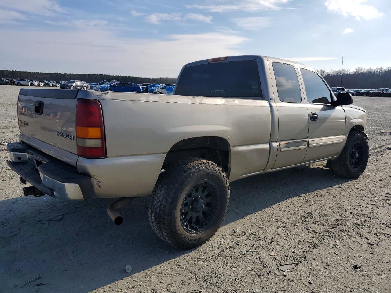 2003 CHEVROLET SILVERADO C1500 photo 3