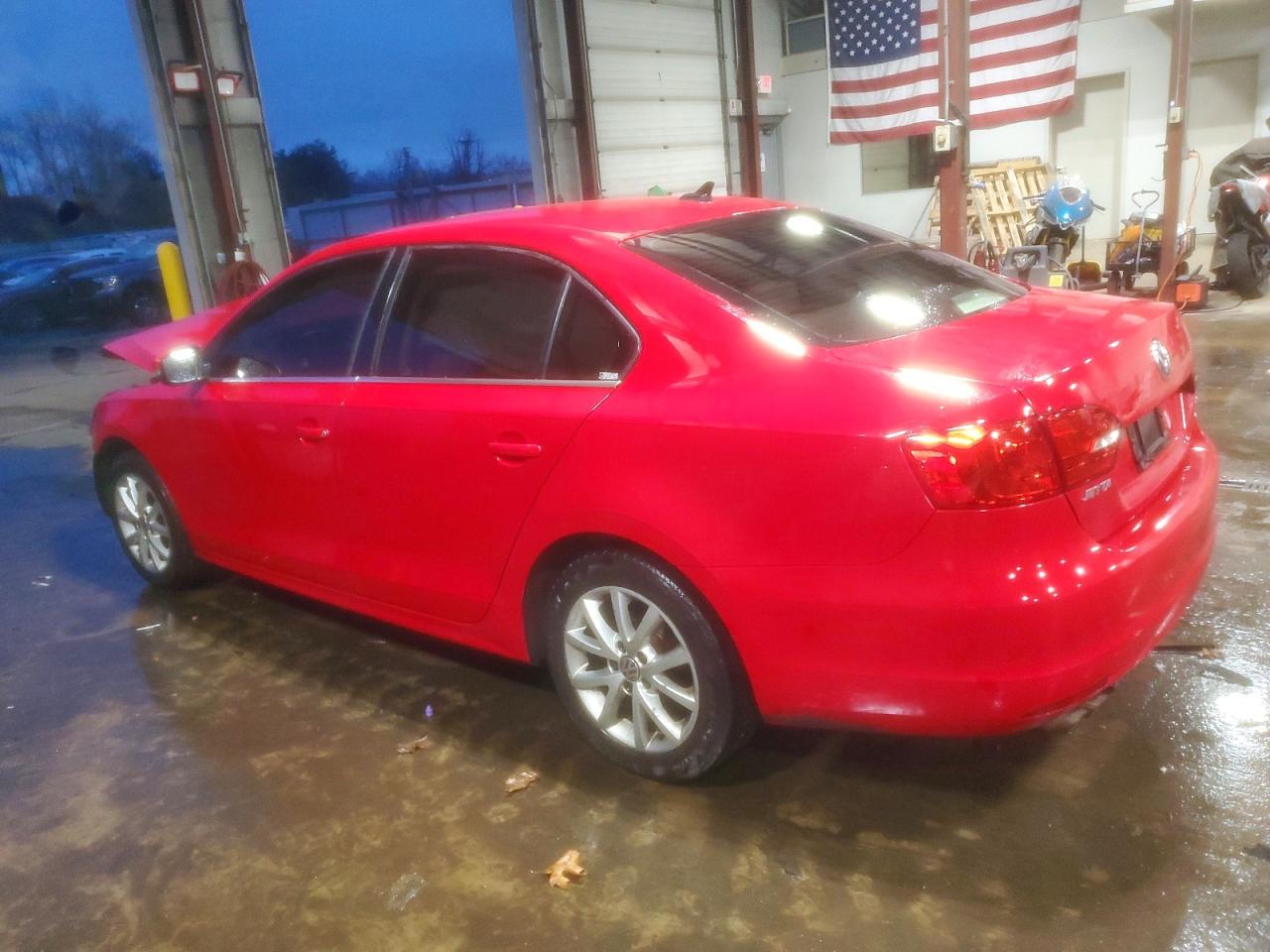 2013 VOLKSWAGEN JETTA SE photo 2