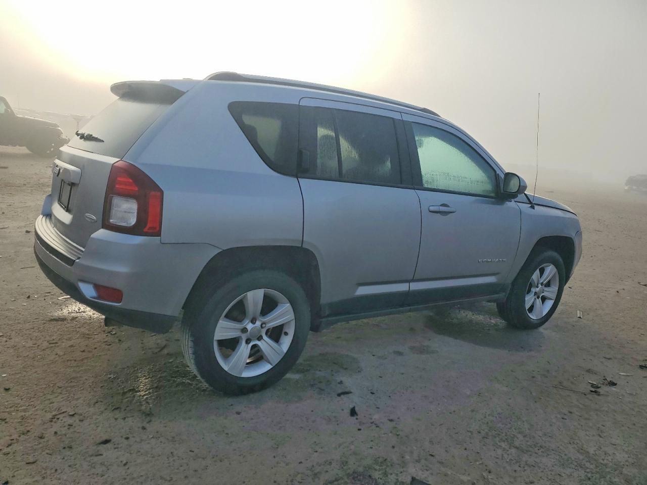 2016 JEEP COMPASS LATITUDE photo 3