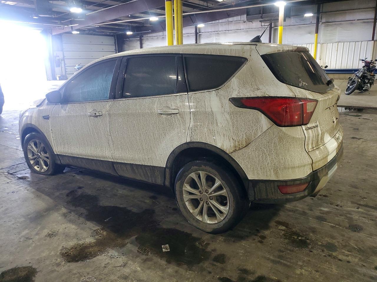 2019 FORD ESCAPE SE photo 2
