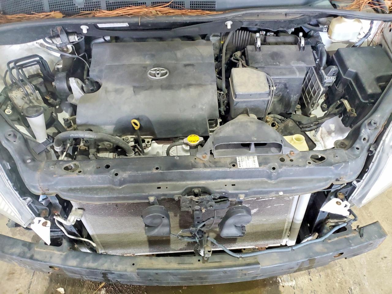 2014 TOYOTA SIENNA XLE photo 12