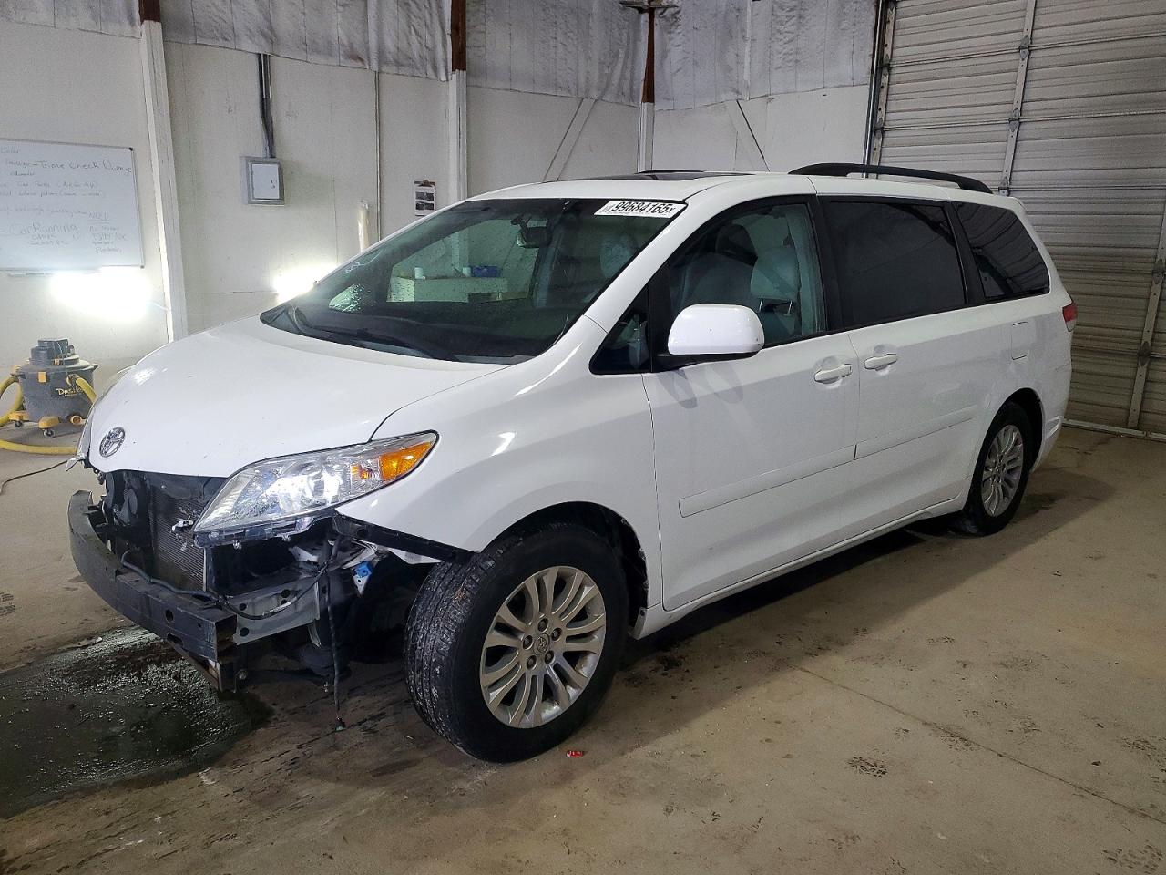 2014 TOYOTA SIENNA