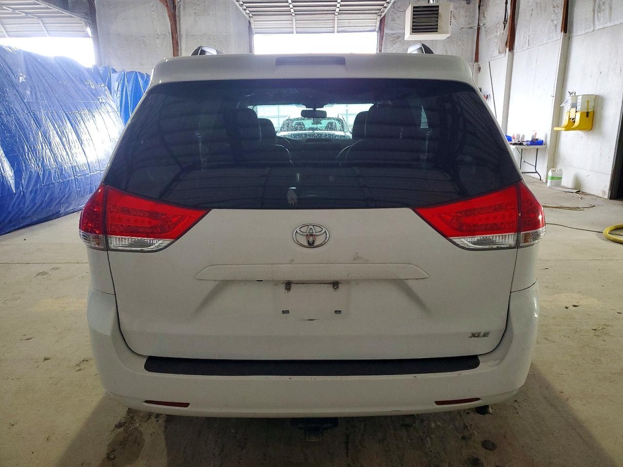 2014 TOYOTA SIENNA XLE photo 6