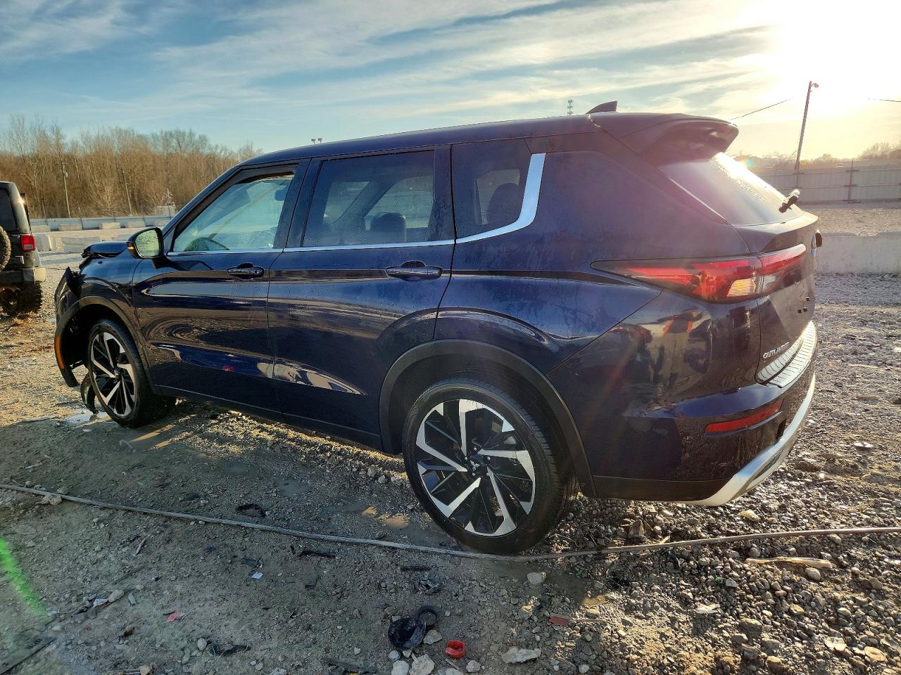 2024 MITSUBISHI OUTLANDER SE photo 2