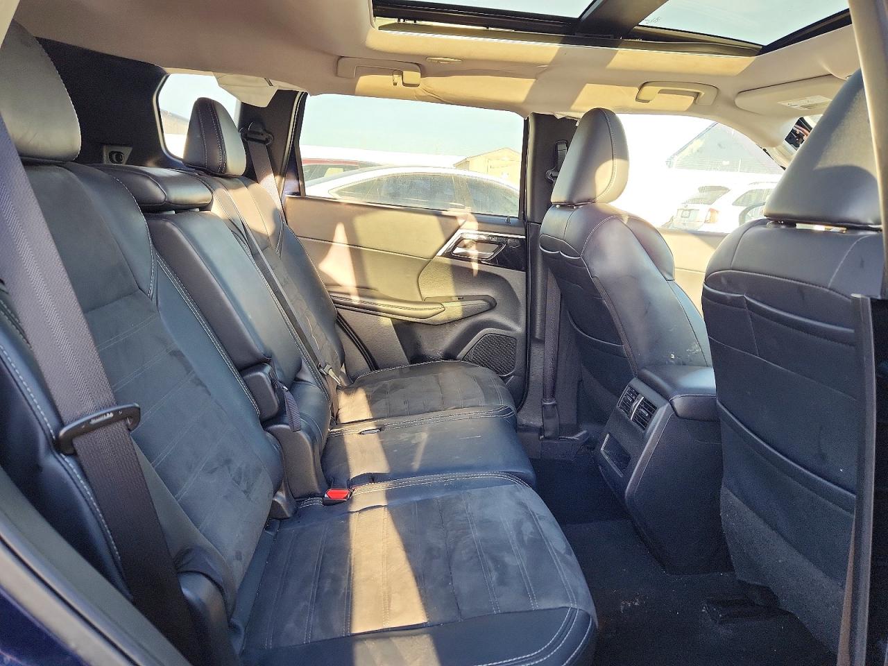 2024 MITSUBISHI OUTLANDER SE photo 11