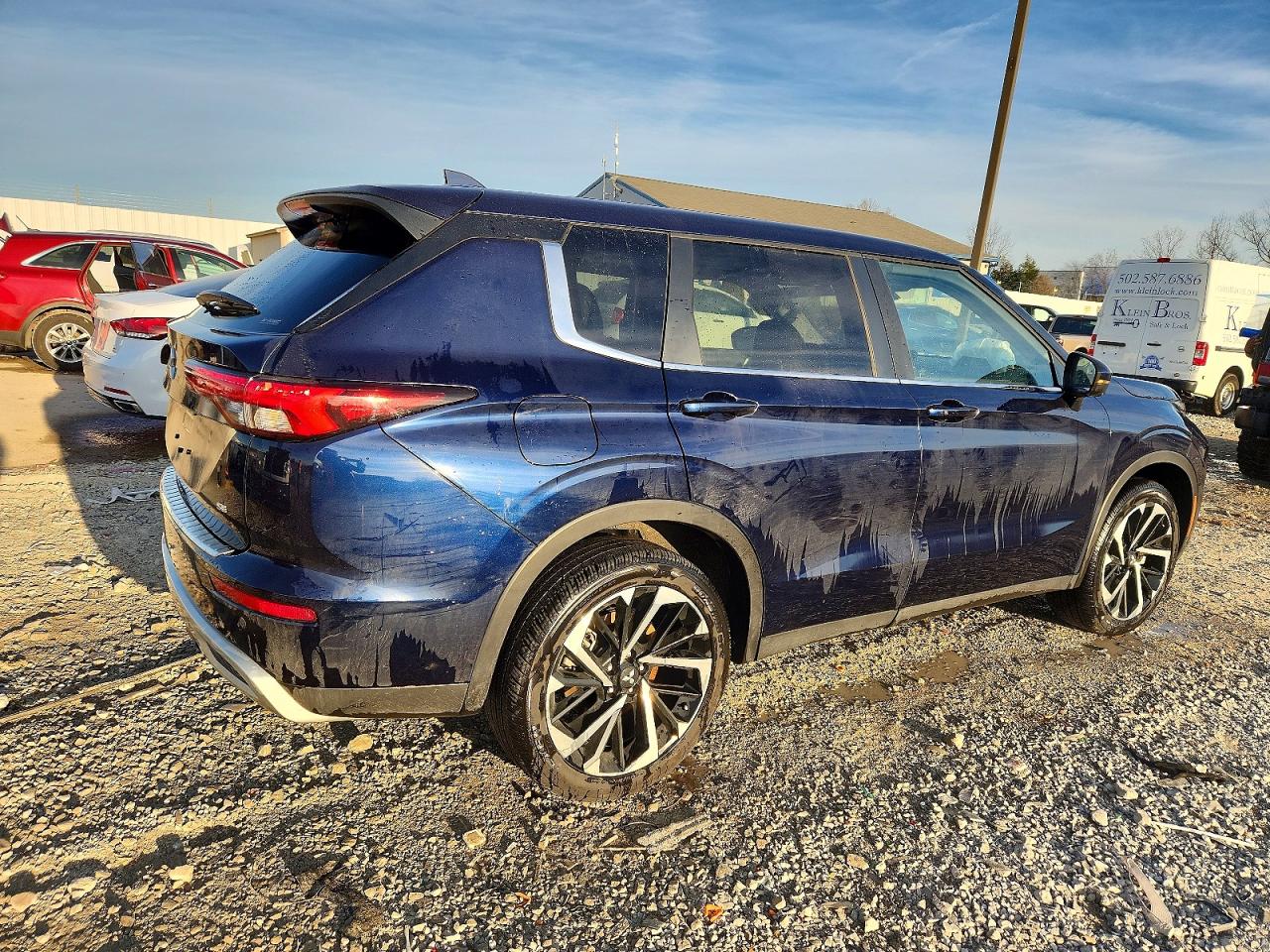 2024 MITSUBISHI OUTLANDER SE photo 3