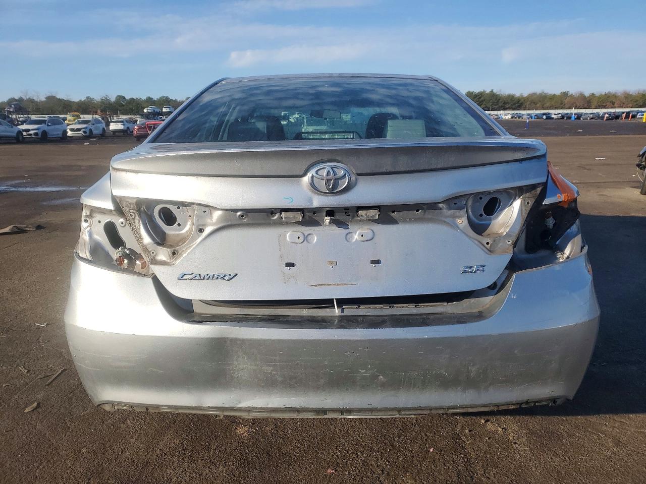 2016 TOYOTA CAMRY LE photo 6