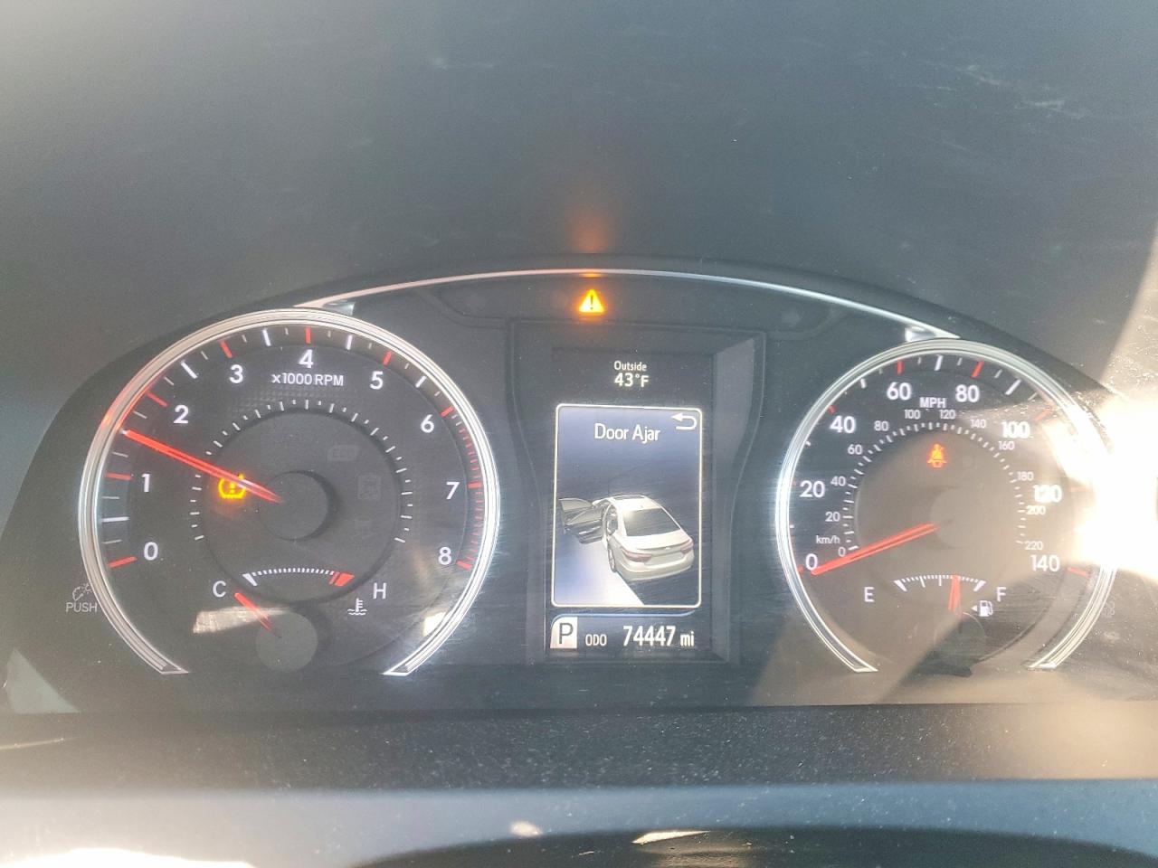 2016 TOYOTA CAMRY LE photo 9