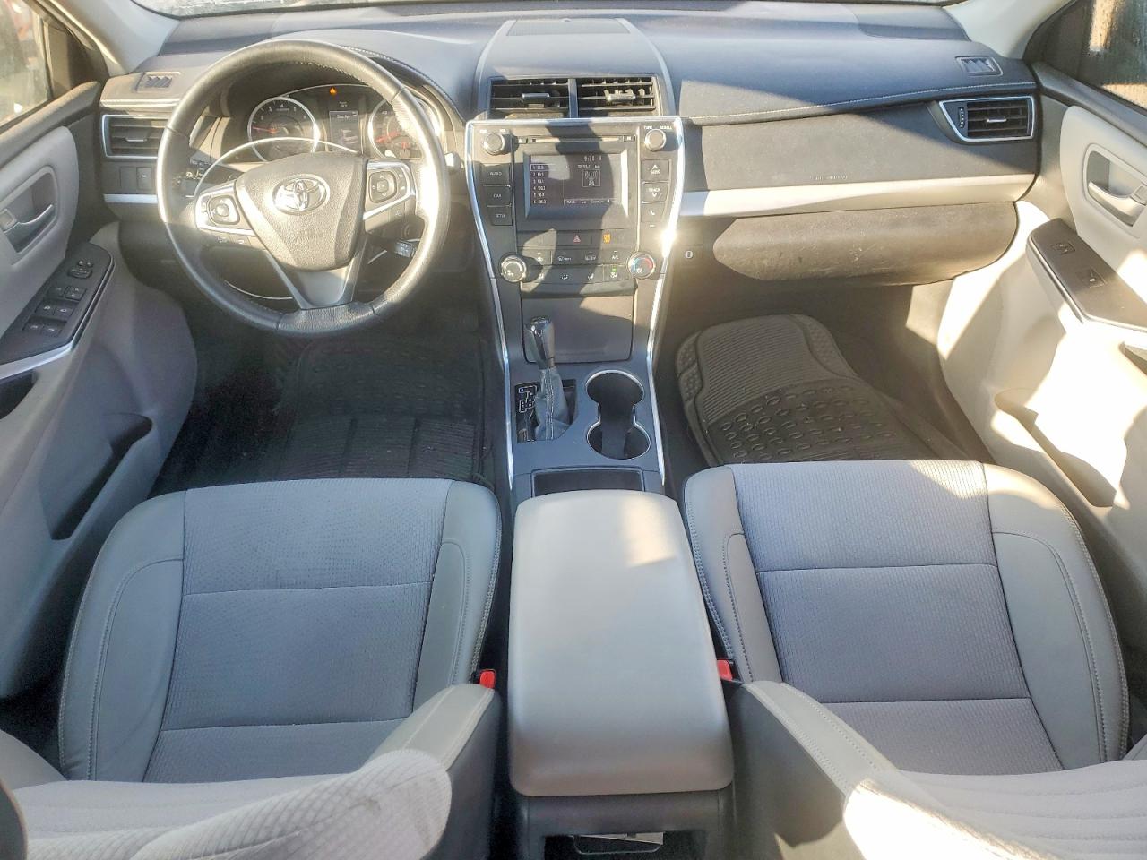 2016 TOYOTA CAMRY LE photo 8