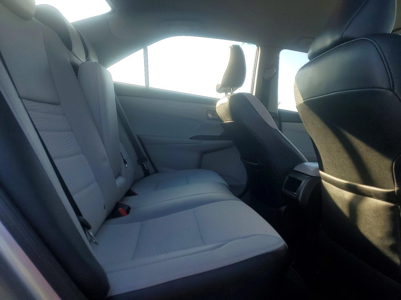 2016 TOYOTA CAMRY LE photo 10