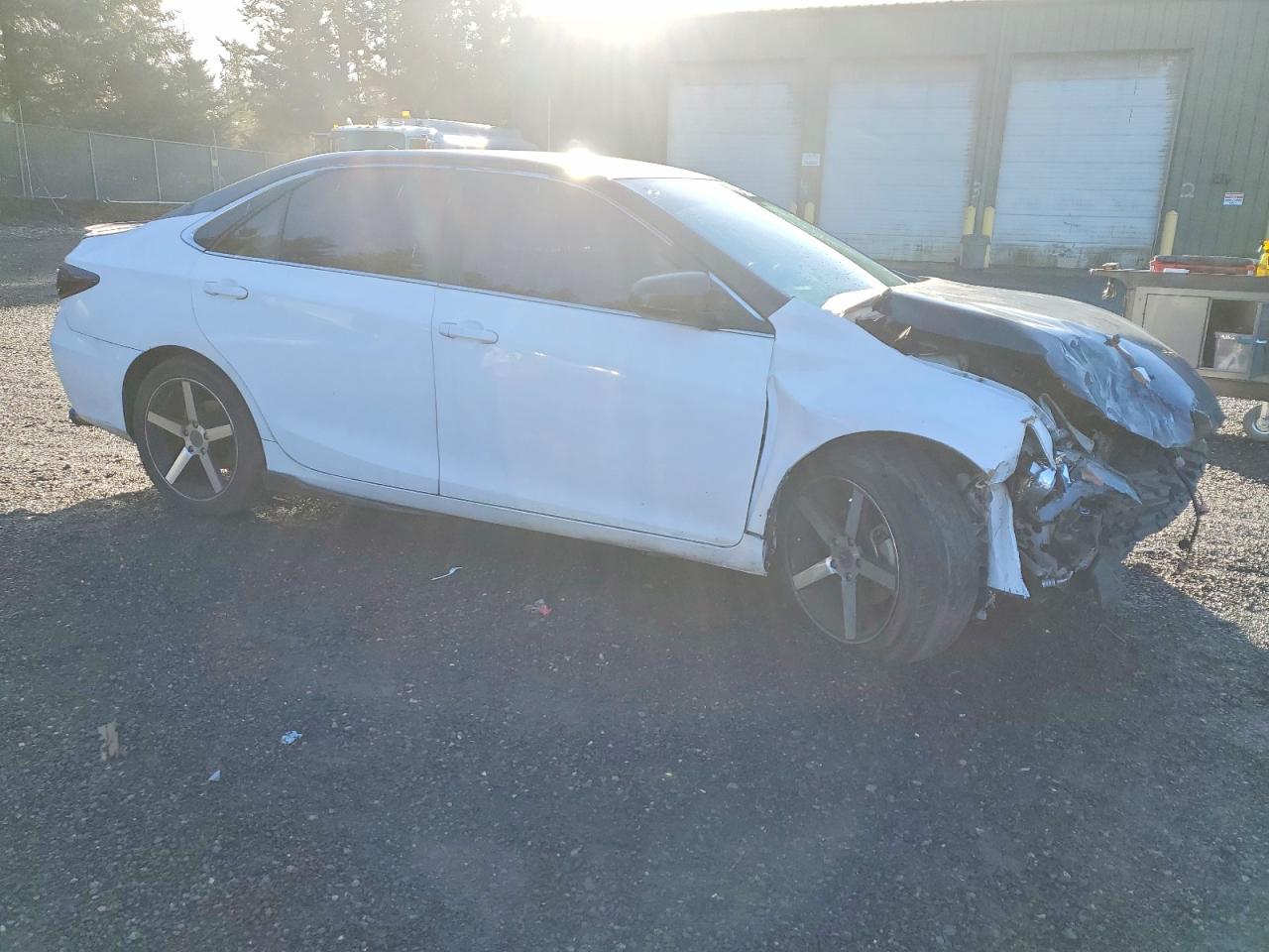 2016 TOYOTA CAMRY LE photo 4