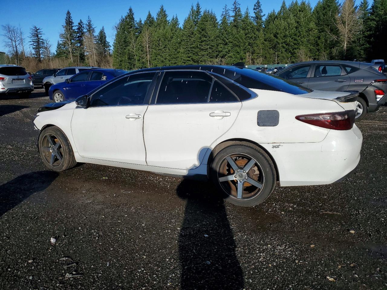 2016 TOYOTA CAMRY LE photo 2