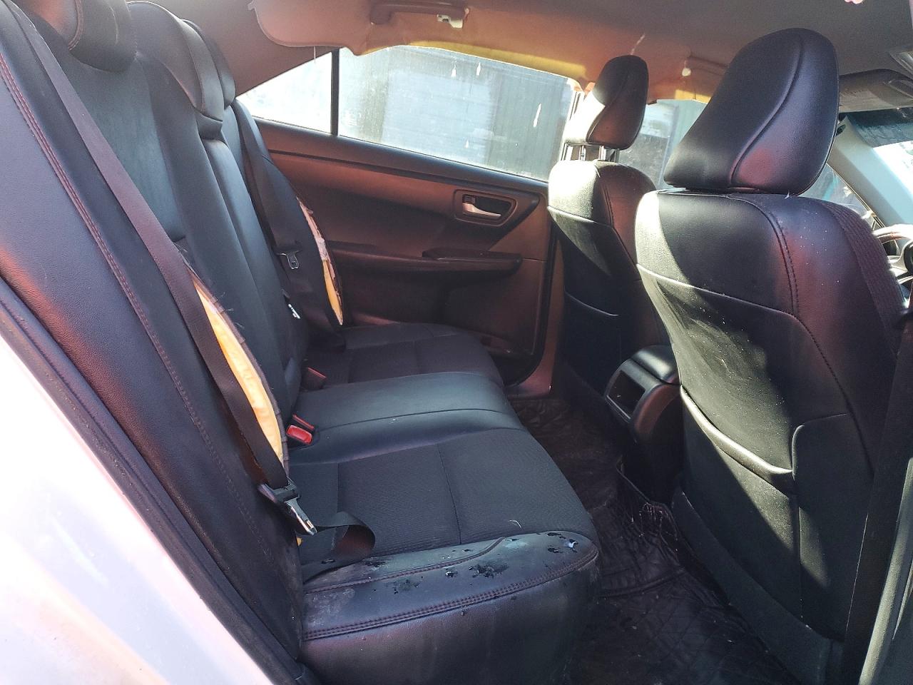 2016 TOYOTA CAMRY LE photo 10