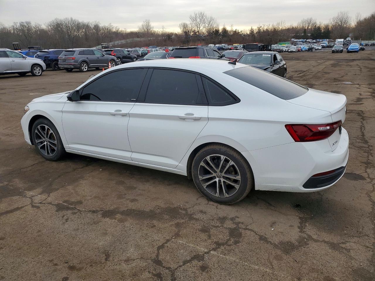 2023 VOLKSWAGEN JETTA SPORT photo 2