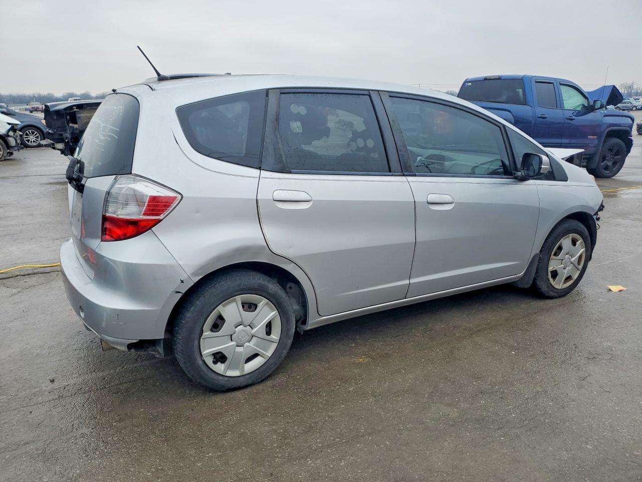 2013 HONDA FIT photo 3