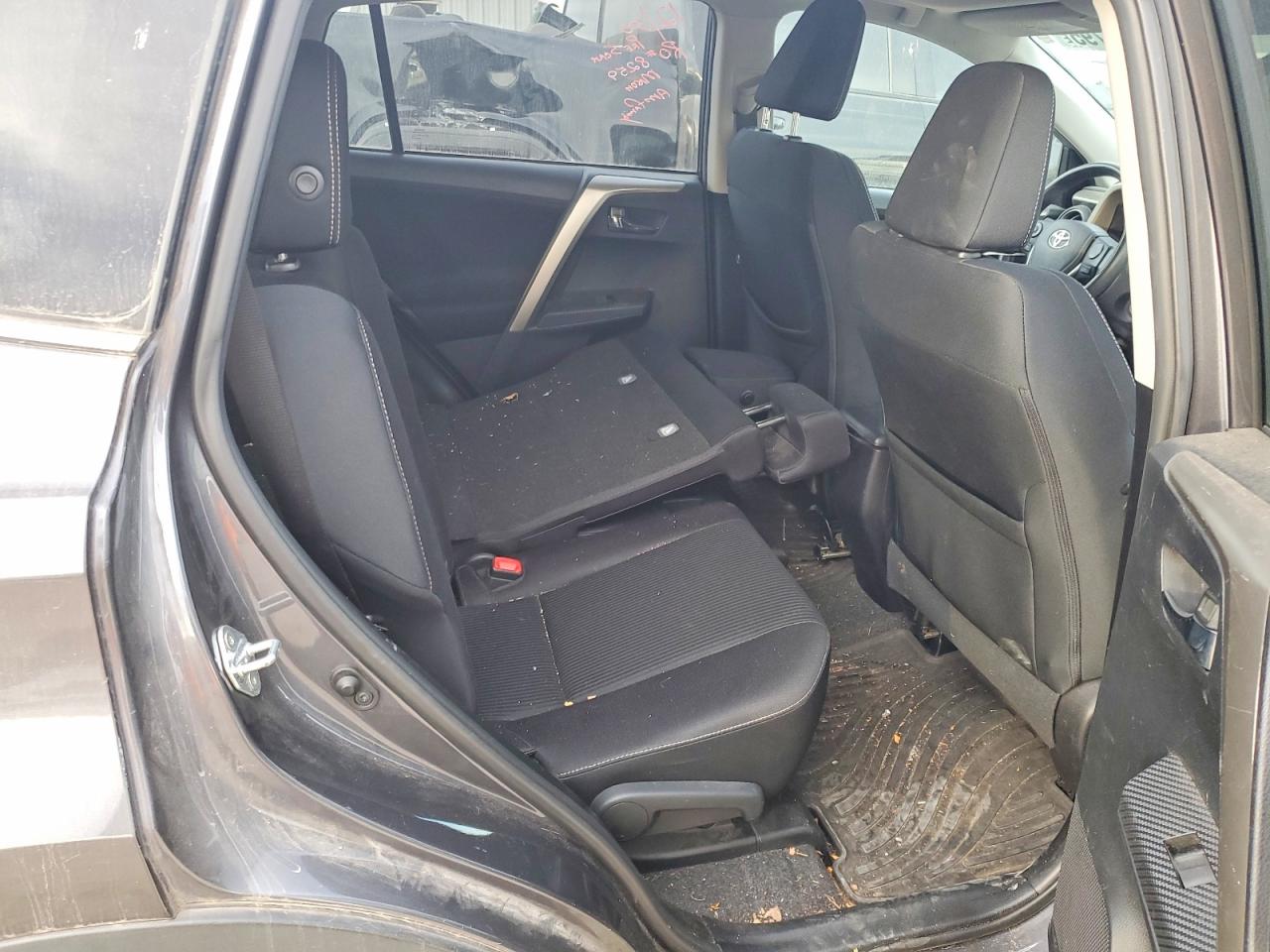 2015 TOYOTA RAV4 XLE photo 11